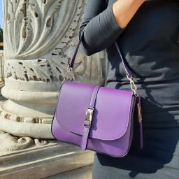 Nausica Schultertasche aus Leder Champagne TL141598