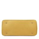 TL Bag Handtasche aus Leder mit Goldfarbenen Beschläge Pastell Gelb TL142000